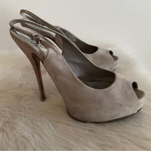 Gucci Sofia Slingback Pumps in Grey Suede size 38